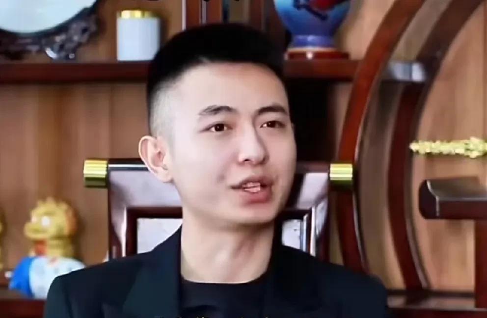 老二说被封号一下子没有了方向，特别害怕，感觉天塌了！
