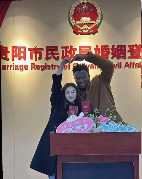 越来越多的女孩子喜欢黑人，并且嫁给黑人，关键是还不去非洲，赖在娘家不走，这不是啥