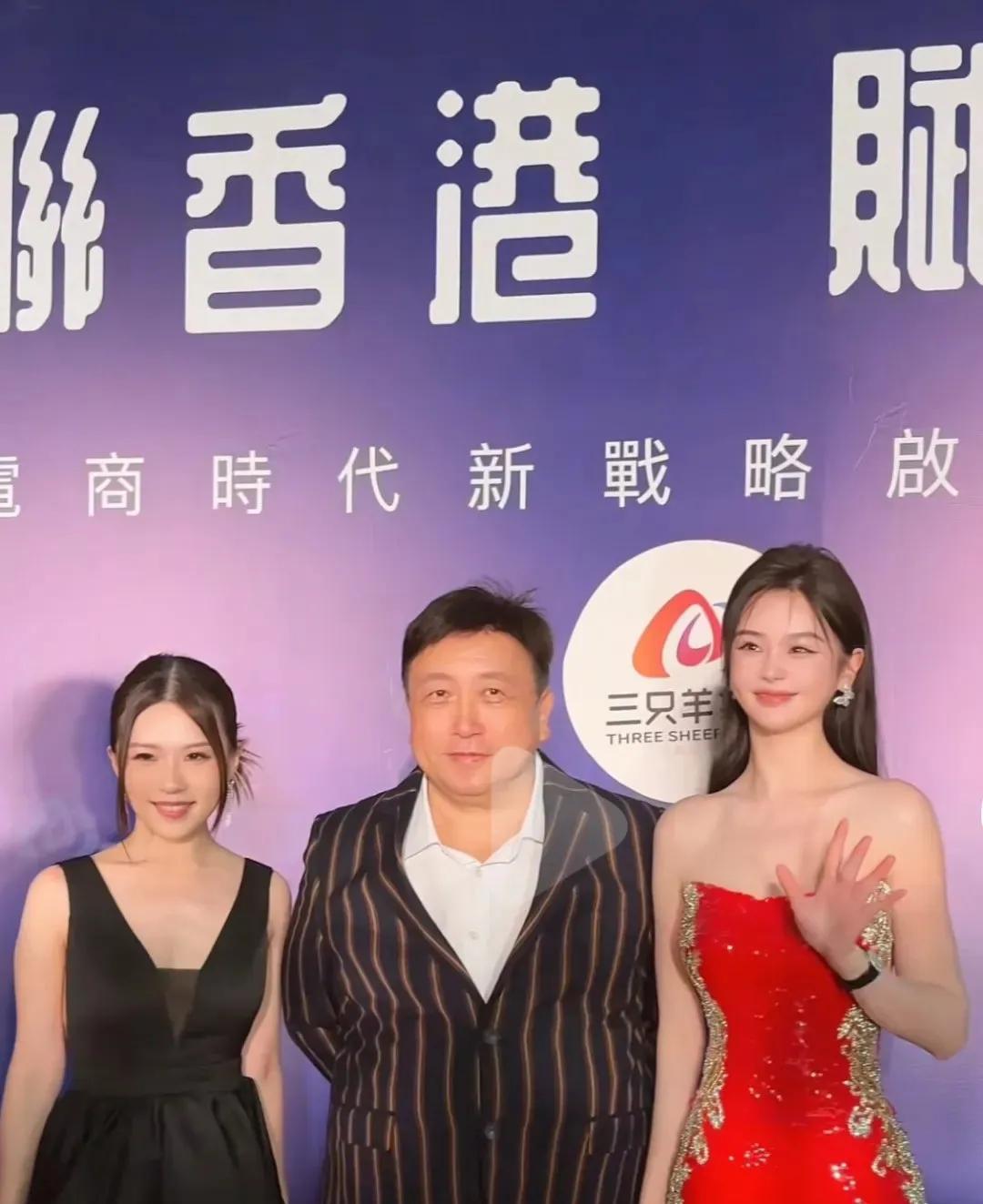 小杨哥时隔8个月公开露面，现身王晶生日宴
5月3日，知名导演王晶迎来70岁生日。
