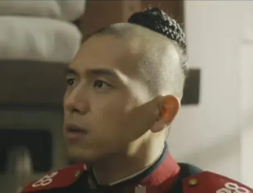 原来我们以前都被清朝辫子戏骗了！！

看了一点李现魏大勋演的《人生若如初见》，这