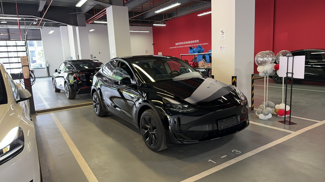 Model Y 小白真实用车体验
1缺点（不少）
内饰毛坯，入手后要买配件；虽然