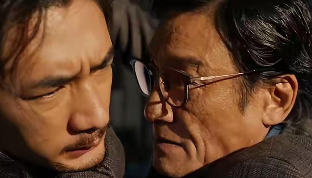 67岁不演大佬改当狼王！新片里赤手空拳干翻全场，肌肉比后生仔还硬。
港媒笑他“疯