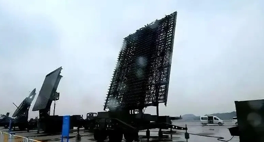 伊朗防空系统形同虚设，证明购买自中国的JY-10防空指挥控制系统靠不住？伊朗人并
