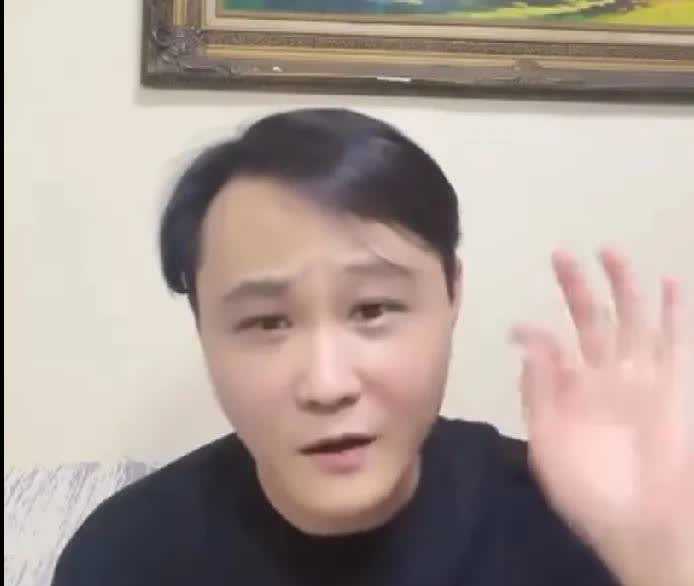高峰去年收徒弟，有一个徒弟拜师前反悔了，叫宋艺。当时闹得很尴尬，很多人误以为他瞧