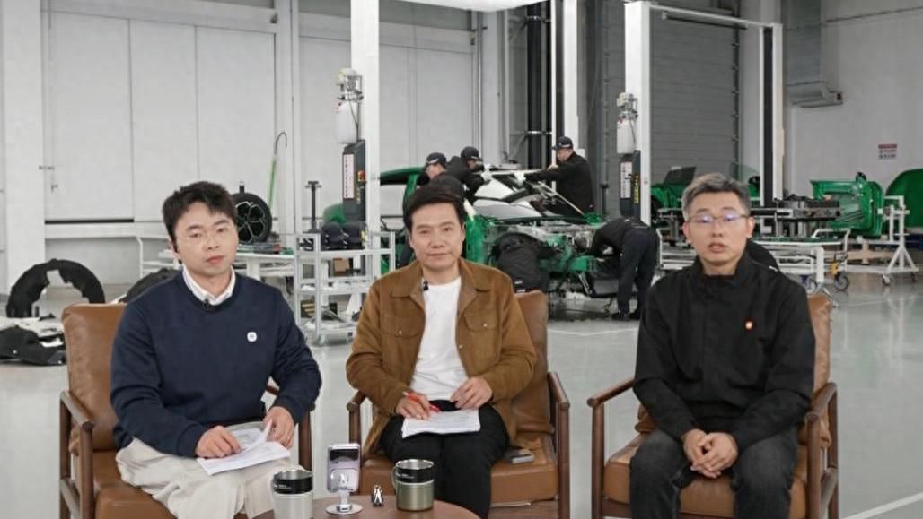 雷军直播正面刚！拆车自证清白，一句‘绿化带战神’刺痛多少车主的心？