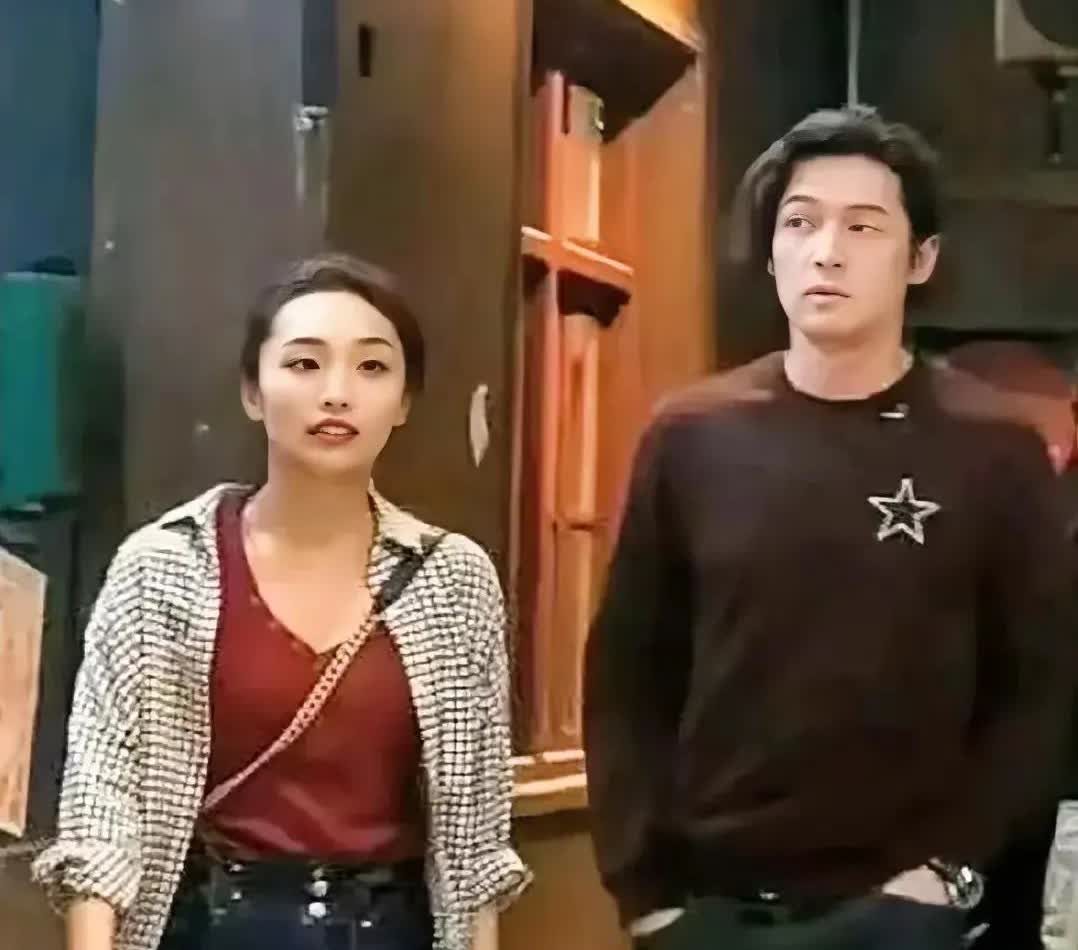 胡歌喜迎二胎，
他老婆的这一点
是很多女星不能比的，
她虽长相普通，
但
