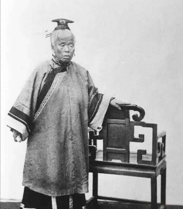 刘彊上表辞去太子之位，刘秀问：“你身居储君已十六年，若废了你，我如何向天下交待？
