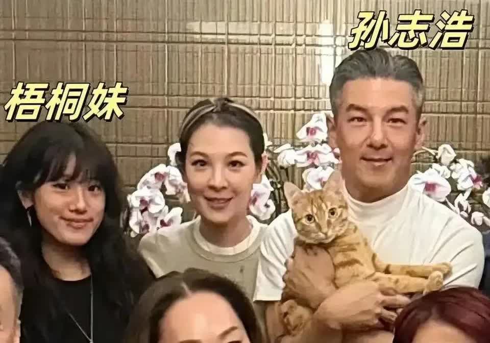 贾静雯大女儿梧桐妹参加亲爹孙志浩生日会的照片曝光，孙志浩和贾静雯离婚后也再娶了，