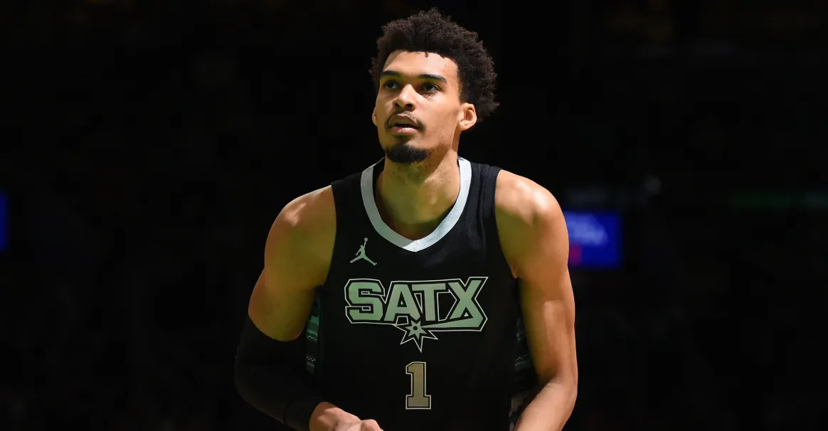 ESPN名记沙姆斯-查拉尼亚今日在做客一档节目时透露，马刺预计维克托-文班亚马将