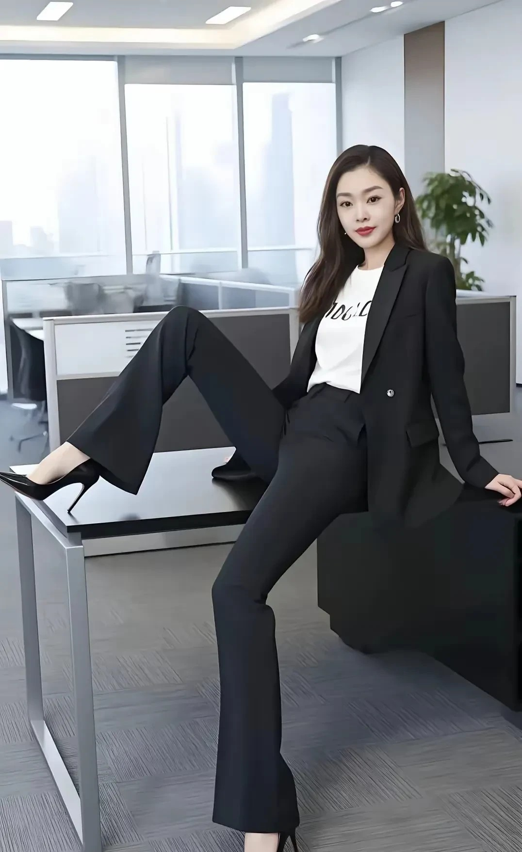 这不是宋轶吗
长的怪好看的
高级白领[大笑]
要是有这么这么个同事搭档
工作应该