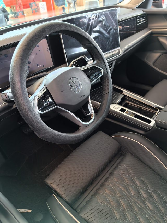 入手了显眼包是入坑了吗
新车开着还可以，动力啥的没问题，不知道离合会不会不耐用