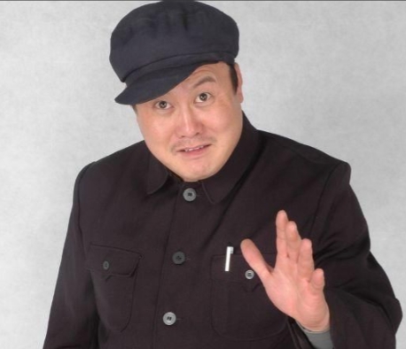 一次，赵本山在商业活动中，遇到了自己的模仿者赵本水。赵本山说：“模仿的不错，能以