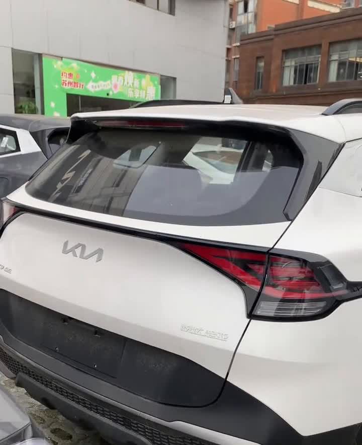 狮铂拓界。
有一些朋友来线下店铺找我来看车，狮铂拓界后尾部的白色下面这个地方太