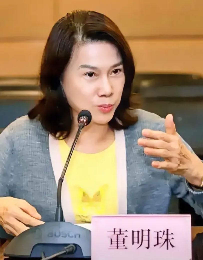 现在全网最后悔的人应该就是董明珠了，她根本不知道自己的决策有多冒进。
她不是后悔