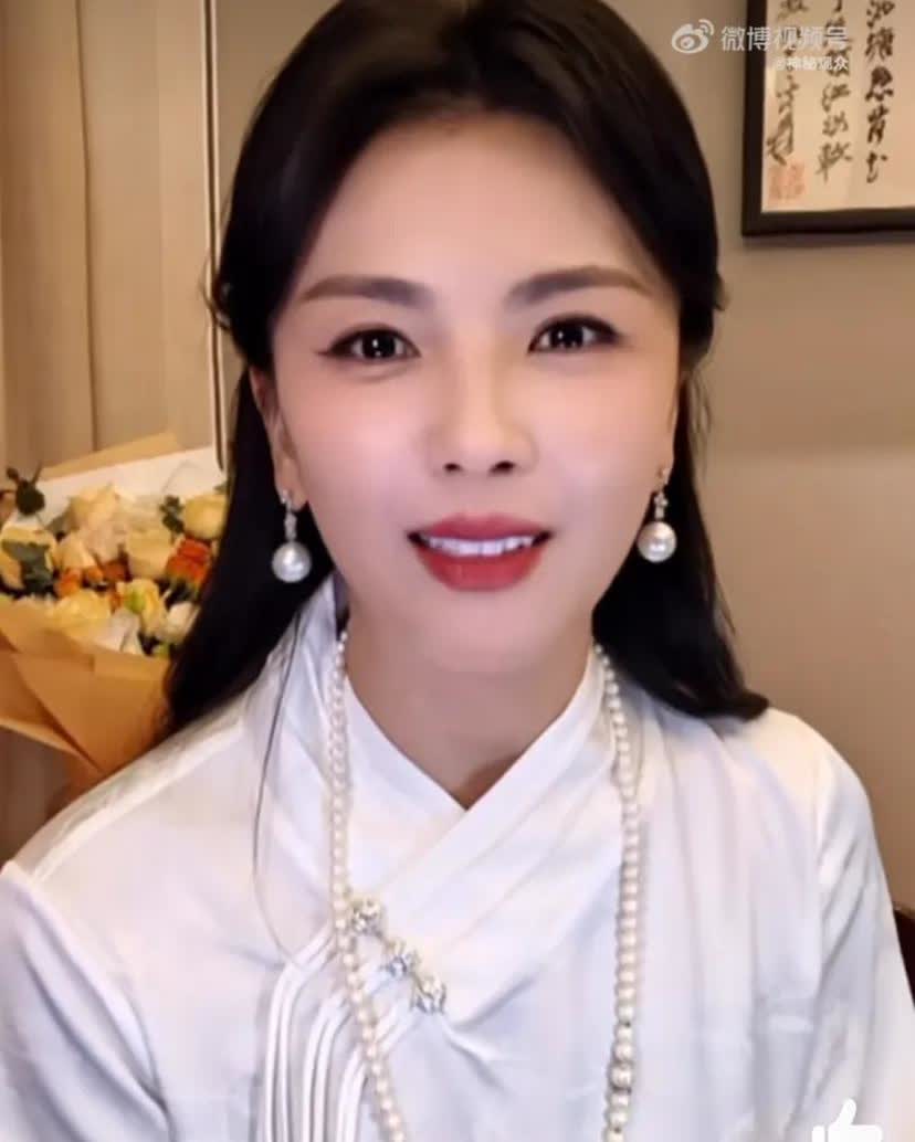 影视寒冬是真的来了，刘涛回应为何不拍戏，是因为很多戏聊着聊着就没了，而他也没找别