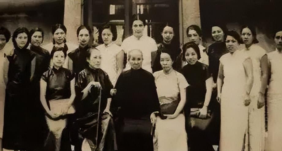 1950年，蒋介石“姐姐”被抓，她的处决意见上报至北京，周总理亲自去跟毛主席求情