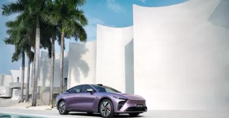 这就是赤裸裸的现实！
油车30万：使用10年，油费10万，卖5万！
纯电车3