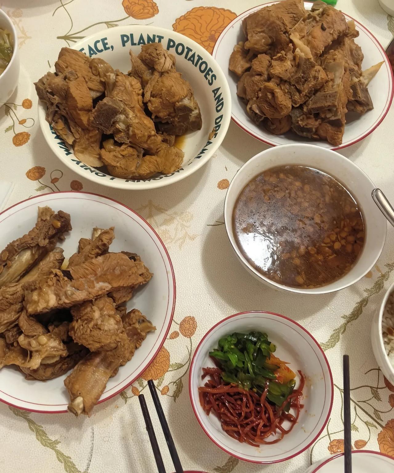 中午老爸炖的排骨