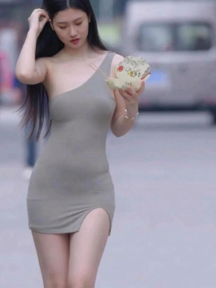 今天出门总被夸好看，大家觉得我好看吗？