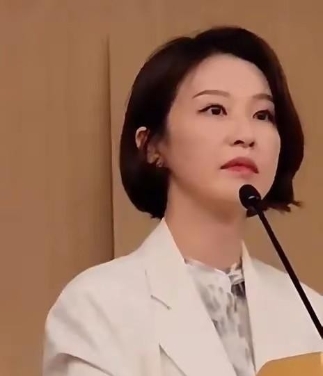 李在明启用女主播当副发言人











---











