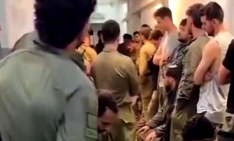 伊朗导弹来袭，以军士兵掩体唱国歌











你敢信吗？伊朗的导弹像雨