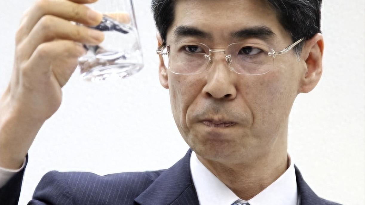 14年前，当镜头前喝下核污染水的日本议员，为何退出了大众视野？