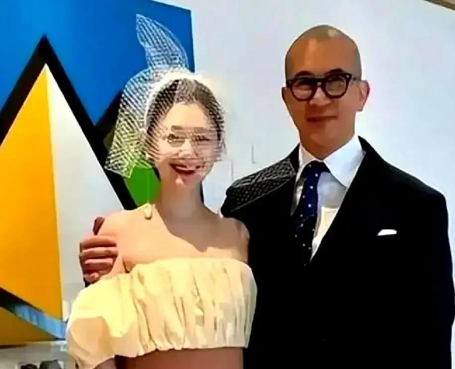 高以翔粉丝在金宝山墓园偶遇具俊烨，去了两次就偶遇了两次，看来S妈说的是真的，具俊