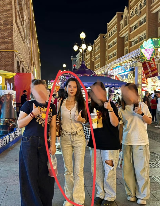 汪峰，捡到宝了。

7月10号， 54岁的汪峰，冲上热搜，这一次，不是因为章子怡