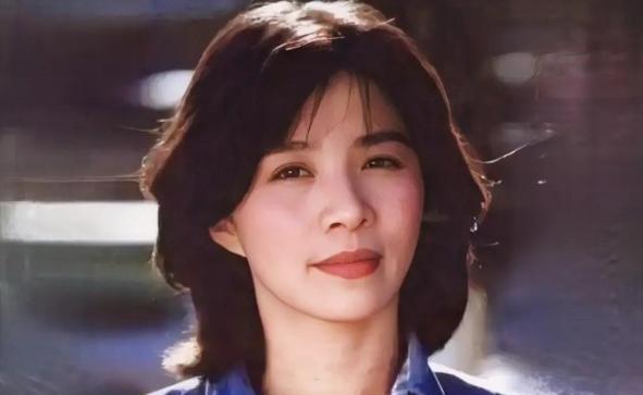 1980年的一天演员迟蓬回到宿舍后对倪萍说：“真对不起，倪萍，选上我了。
八一电