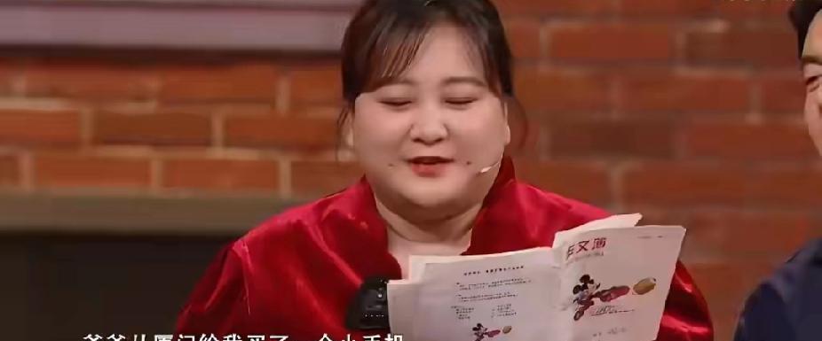 贾玲读关晓彤小时候的日记时忍不住吐槽：“这小孩也太贫了！”连说话都不自觉带上了浓