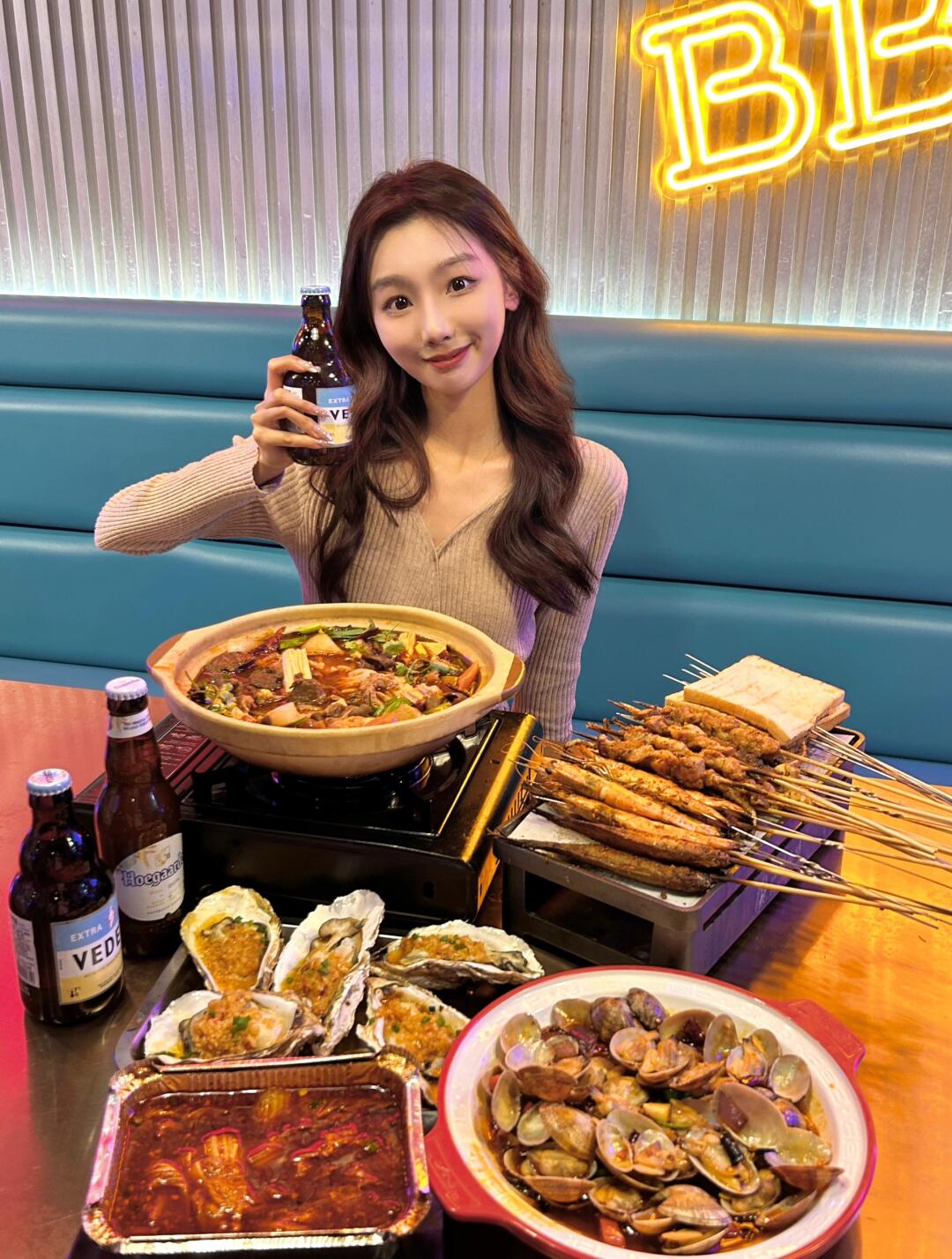生蚝烧烤！！大口撸串太爽了！