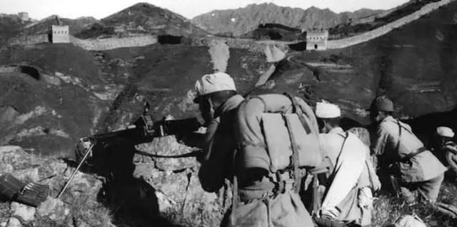 1941年，一个战士在炸日军碉堡时，把炸药包放错了位置，引爆后日军碉堡完好无损，