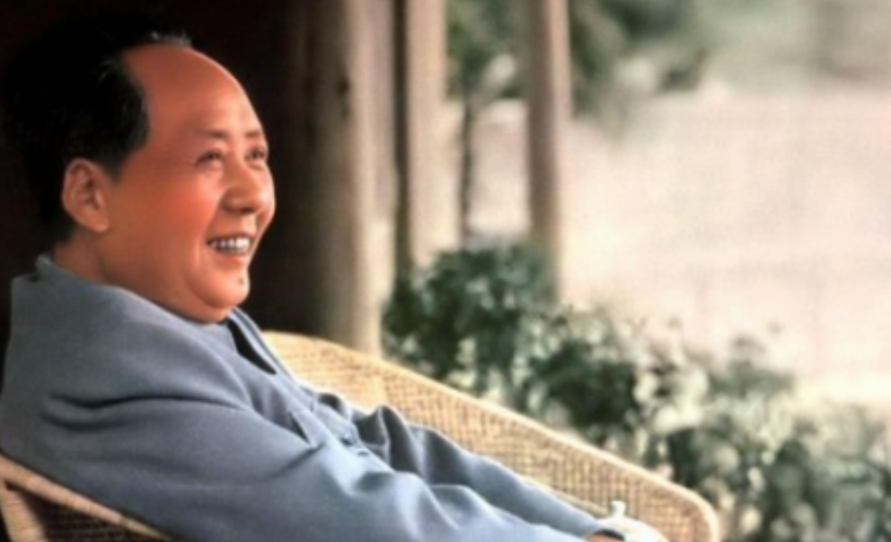 有一次，毛主席的机要秘书高智随主席去西郊参加一个会议。在回来的路上，一直望着车窗