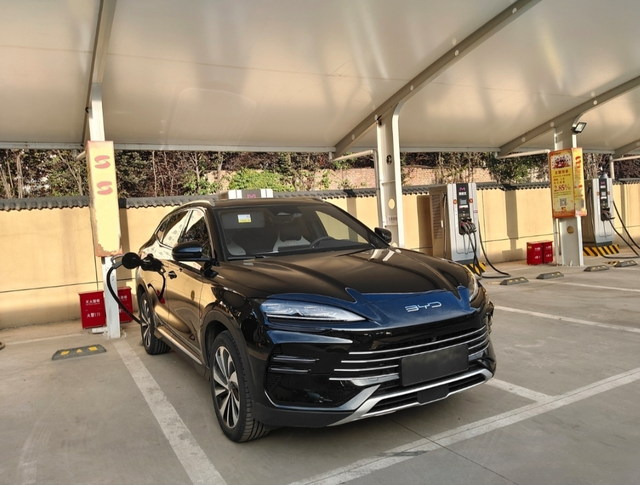 已经提车一个月了
我的宋PLUS DM-i 110旗舰续航，买了一个月开了三千公