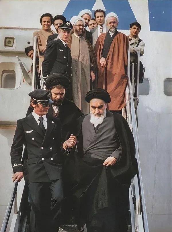 历史将铭记法国！
    法国航空于1979年2月1日将霍梅尼送回伊朗。指挥此次