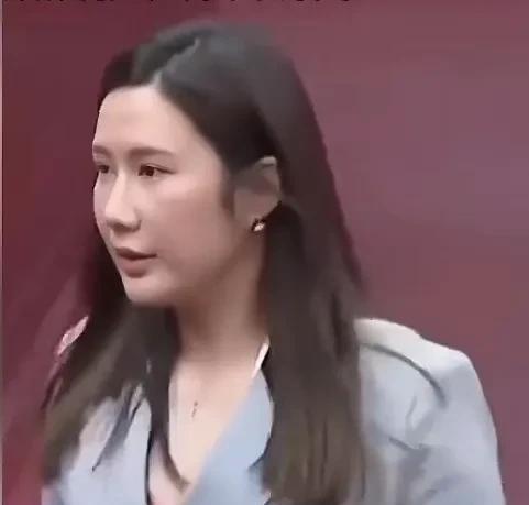 国民党台北市议员柳采葳今日在社交平台指出，她昨天接连为国民党立委赖士葆主持南中正