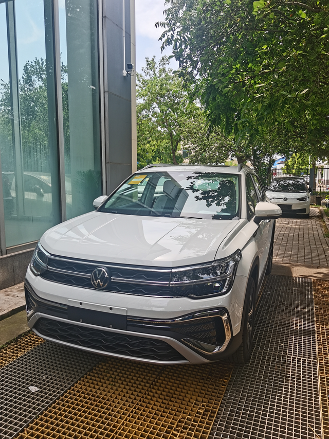 我的爱车途岳2500公里
以前一直开家里或者我姐的车，有时候车开出去了还得等，就