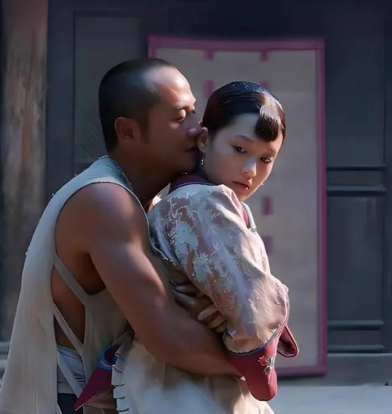 《白鹿原》中，黑娃偷偷与田小娥厮混后，他好奇的问田小娥：“都说东家拿你的身体泡枣