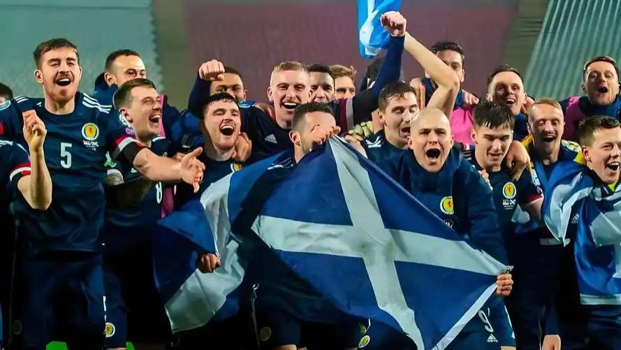 伊拉克绝杀阿联酋！苏格兰4: 2绝杀丹麦两场成功轻伤“主任”！