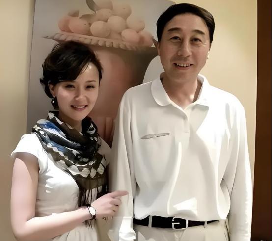 [浮云]我就是冯巩的秘密情人，他答应给我五十万，却翻脸不认人！2004年，一保姆