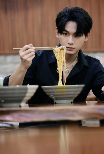 被姚琛的演技狠狠拿捏！苦难里互相取暖的戏份，他用细腻的眼神戏传递角色的深情，每个