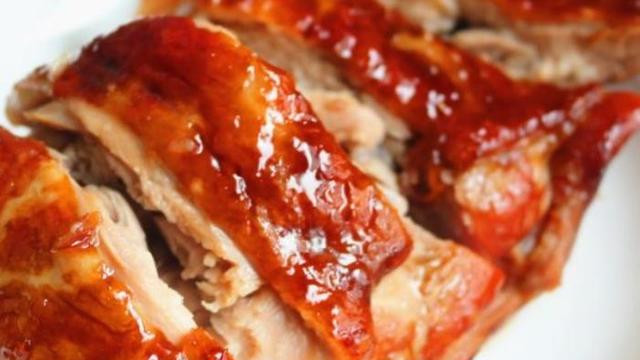 秘制蒜香烤鸭：传统与美味的完美融合