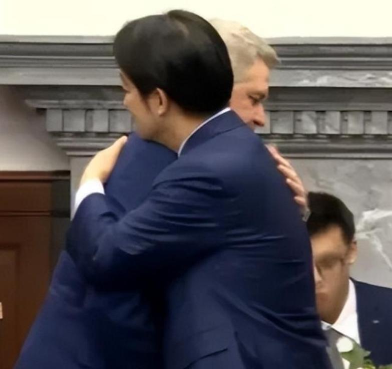 美就解放军环岛军演表态：两党已达成共识，若大陆攻台，美将出兵。
赖清德“5·20