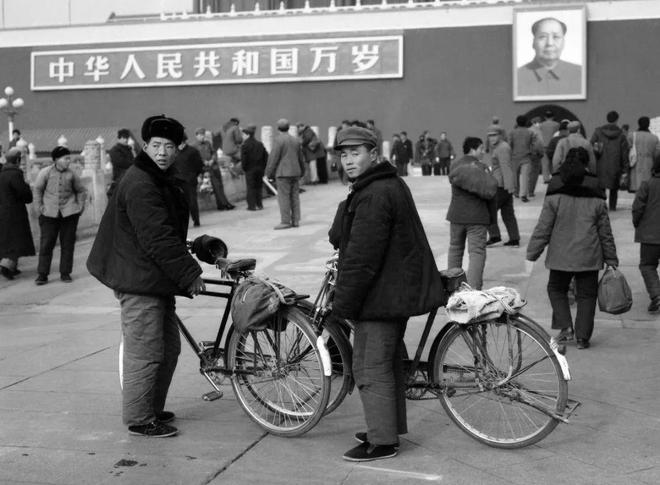 走，上班去！（1982年北京）