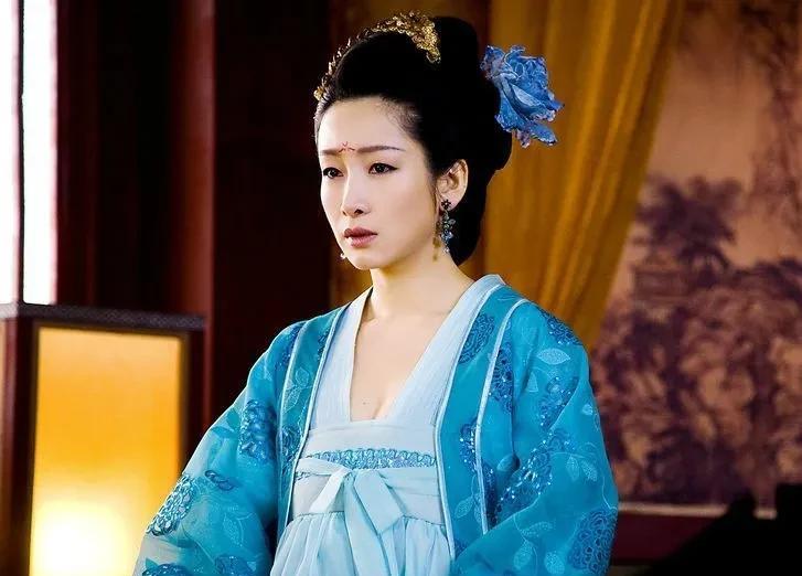 李贤，可能真的是韩国夫人的儿子！
当时应该是，李治和韩国夫人生下李贤，但韩国夫人
