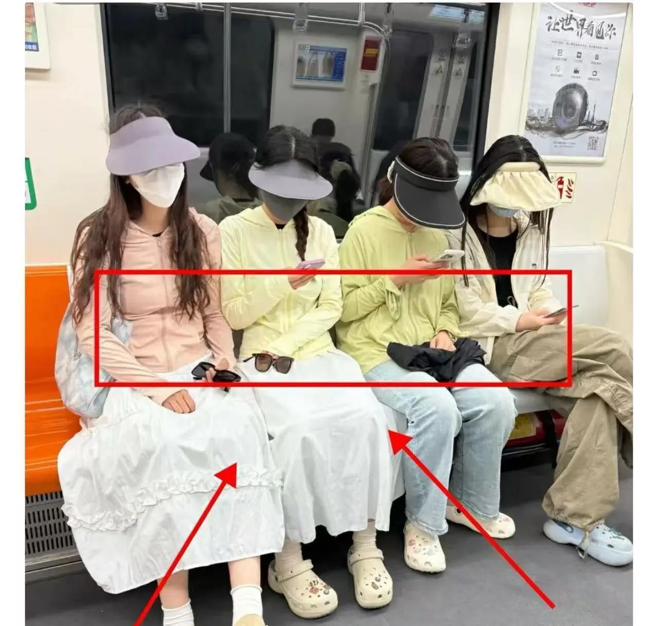 大家发现没有，现在夏天出门，很难看到女生穿短裙露大腿了，街上没了靓丽的风景线，取
