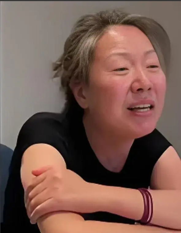 一夜之间白了头，原来是真的呀！

成都王紫雅遇害案开庭了！

王紫雅的妈妈从女儿
