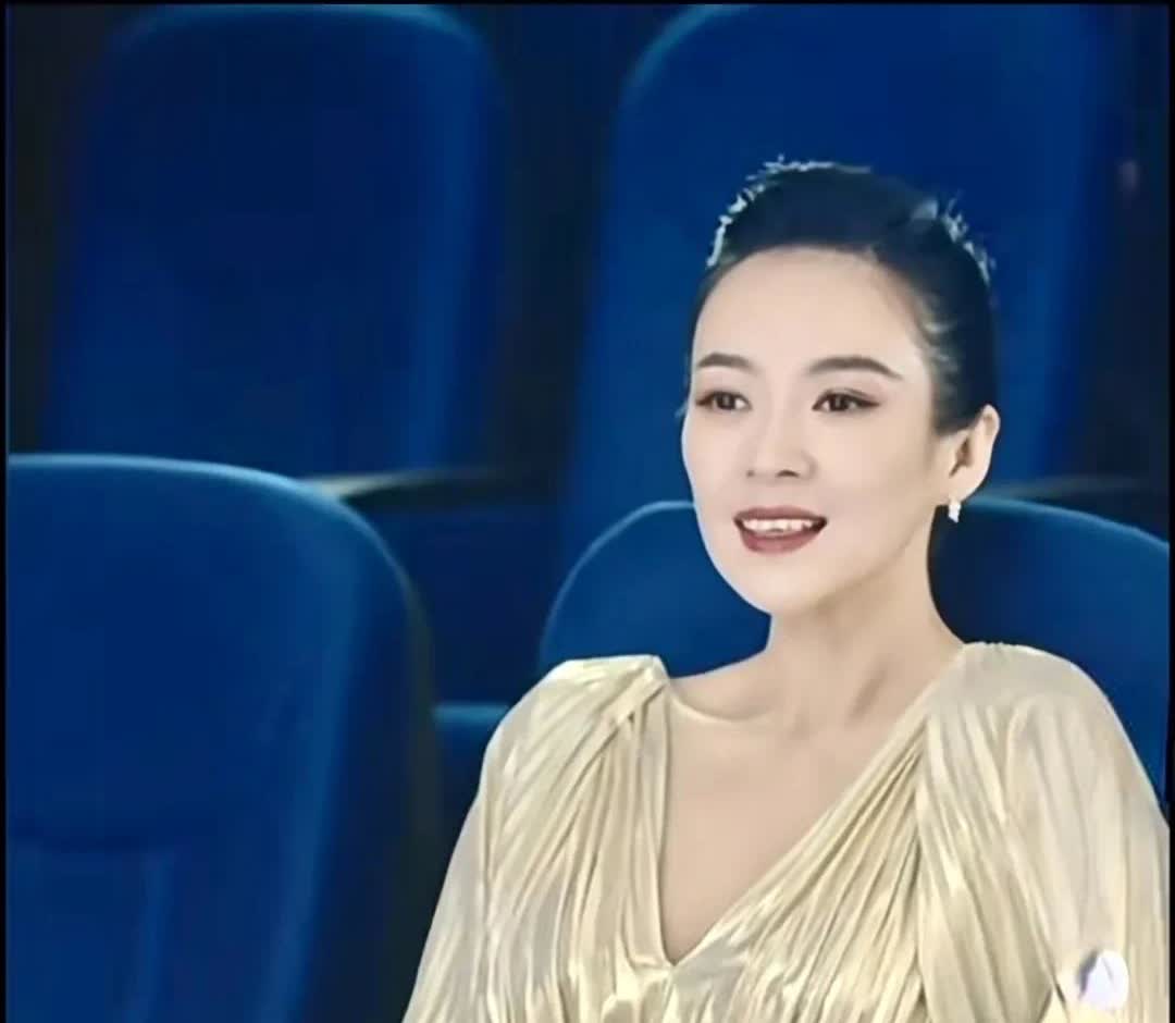 汪峰华表奖凝视章子怡失神 网友：离了才知影后多耀眼
