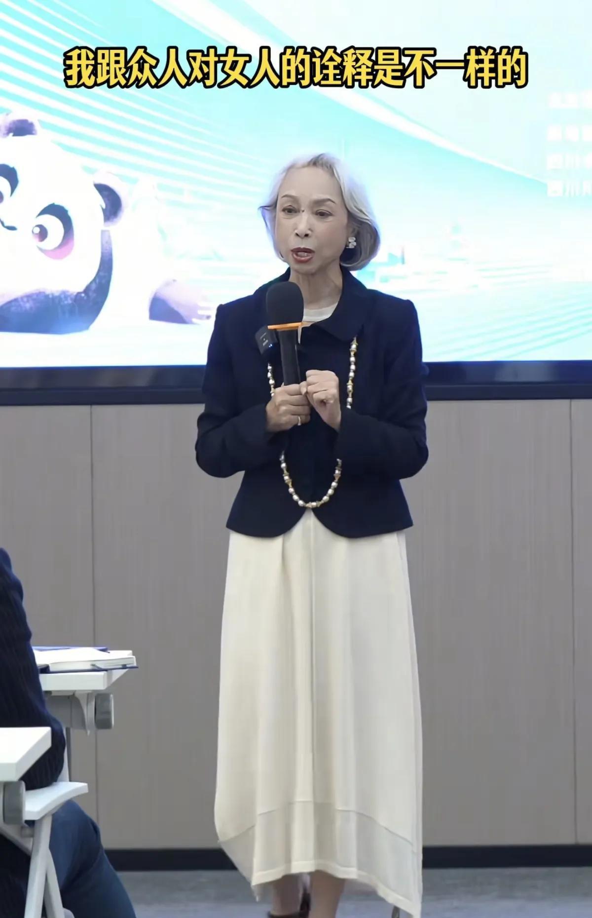 刘永好夫妇为爱女刘畅庆生，旧照唤起奋斗回忆，刘畅稳接企业“帅印”
在大众的印象里