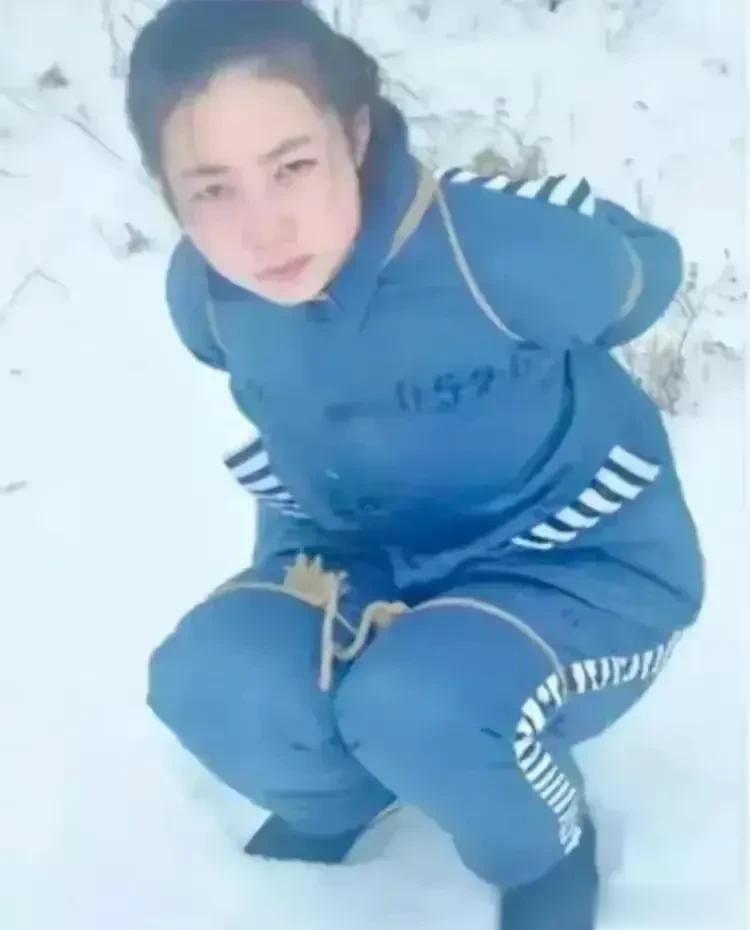 这个是1991年，吴晓莉被执行死刑前拍下的一张照片。 吴晓莉在一家裁缝店当学徒工